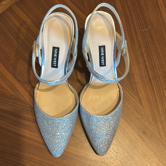 Nine West sling back shoe, Silver, 8.5 US - Picture 2 of 4